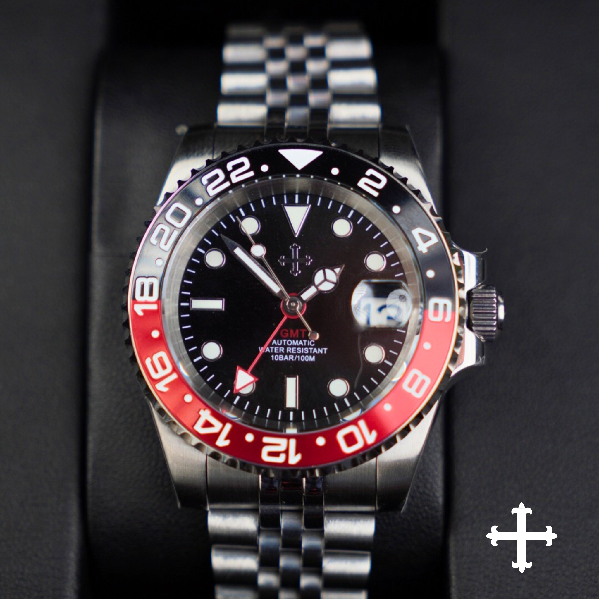 Red Night GMT - manecilla roja
