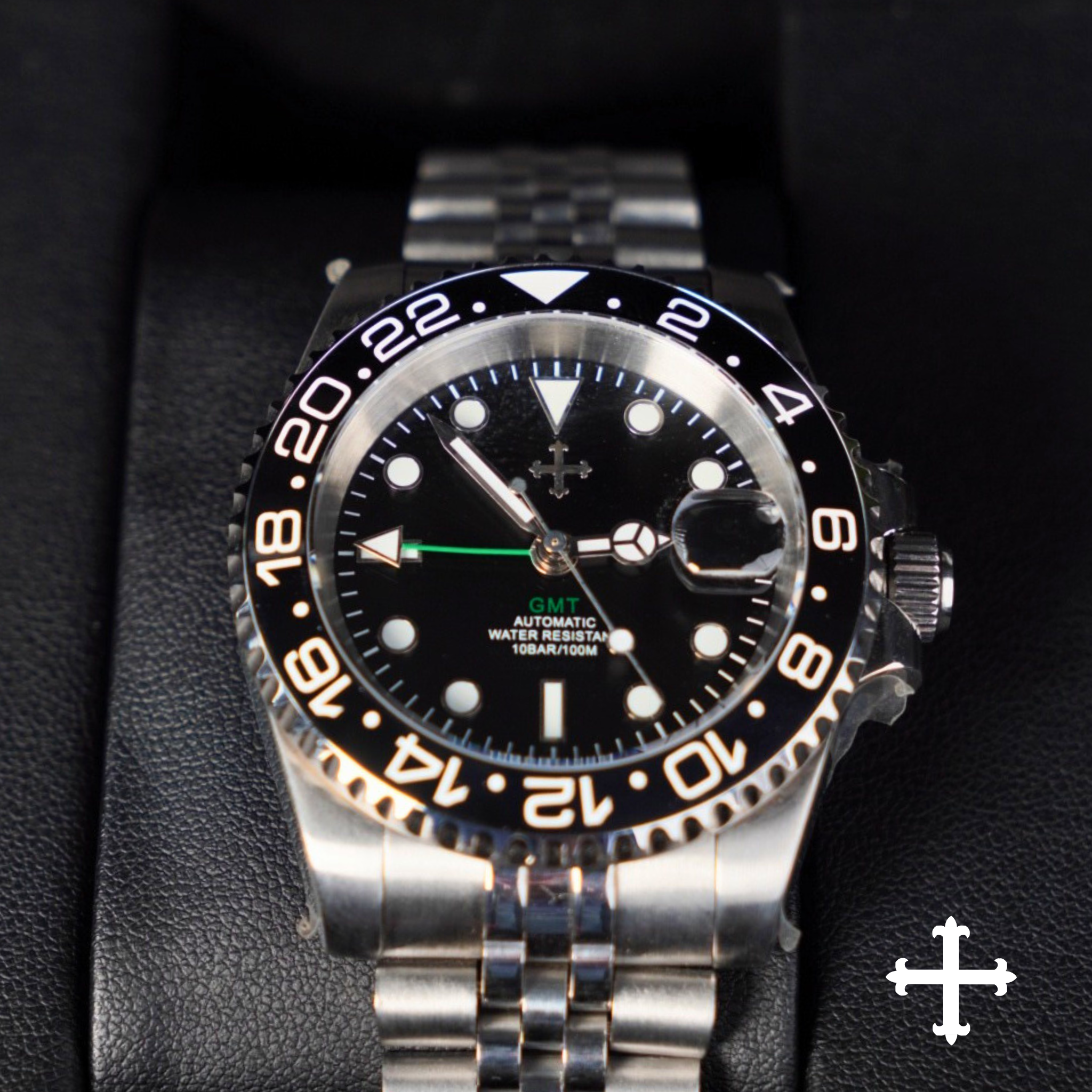 Nocturne GMT - manecilla verde